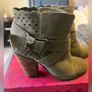 Betsey Johnson Gray Suede Ankle Boots Neeto
